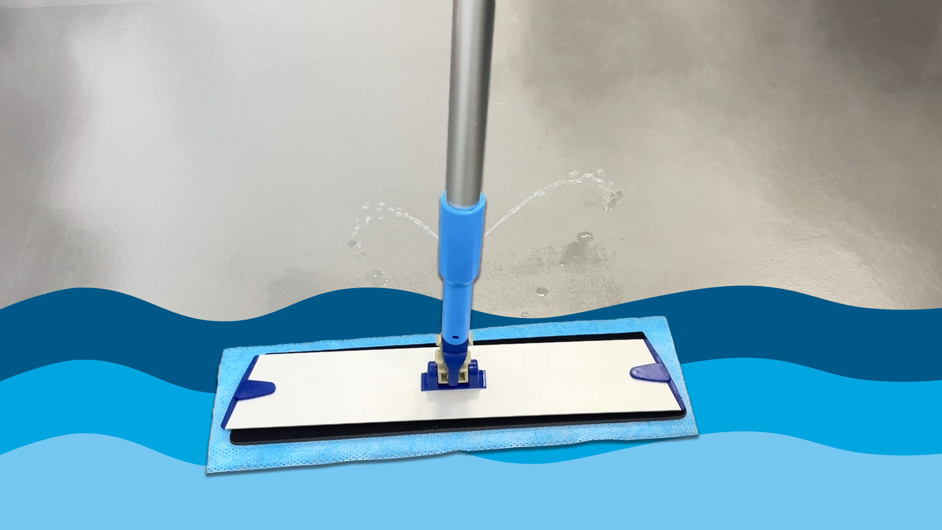 Video som viser en moppe med indbygget sprayfunktion