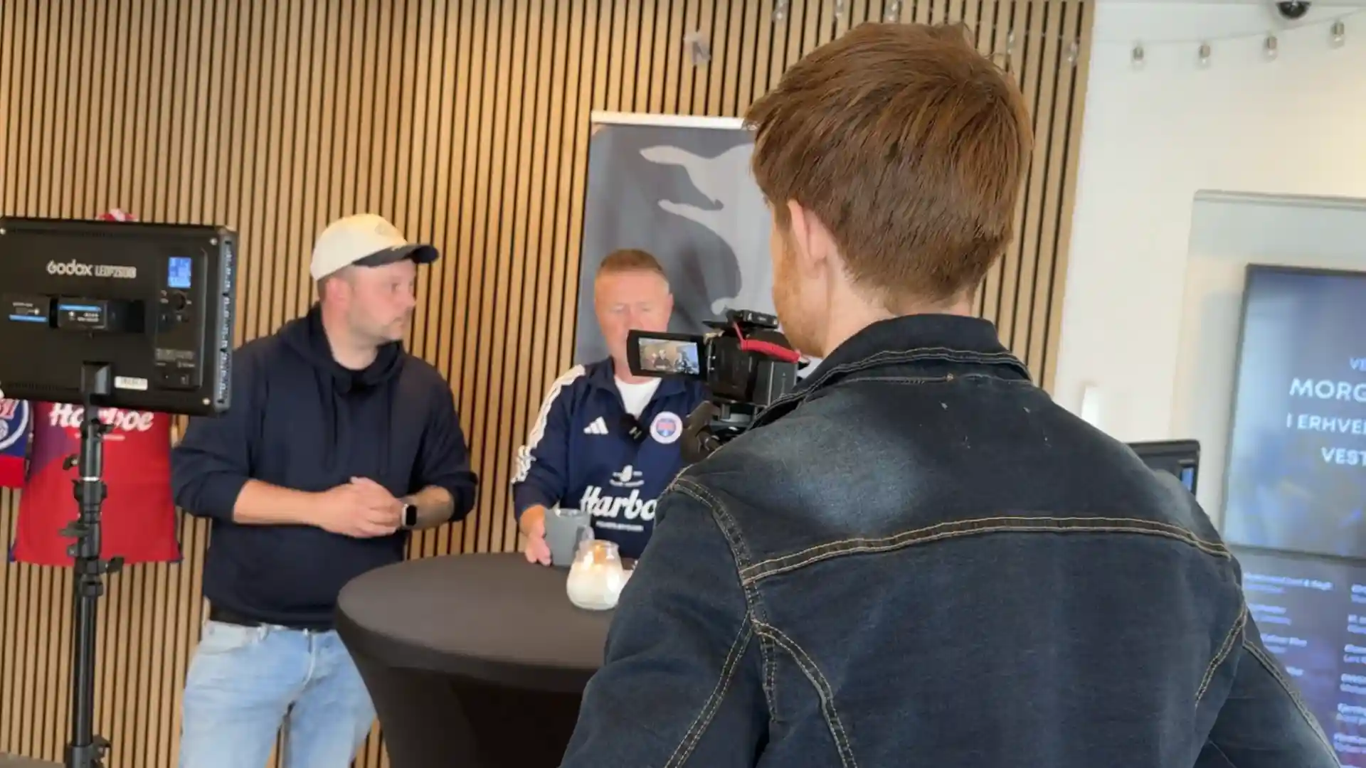 Undertegnede som står og interviewer Sportschef og Formand, Mick Keller og Michael Birkedal
